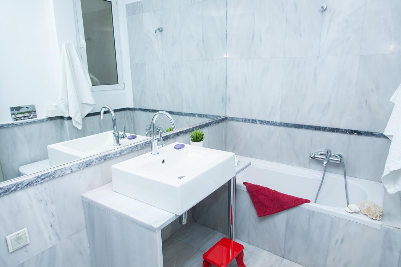 Alpha Boutique Apartment Next To Athens Museum Екстериор снимка